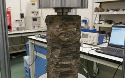 Étude d’un Schiste Anisotrope